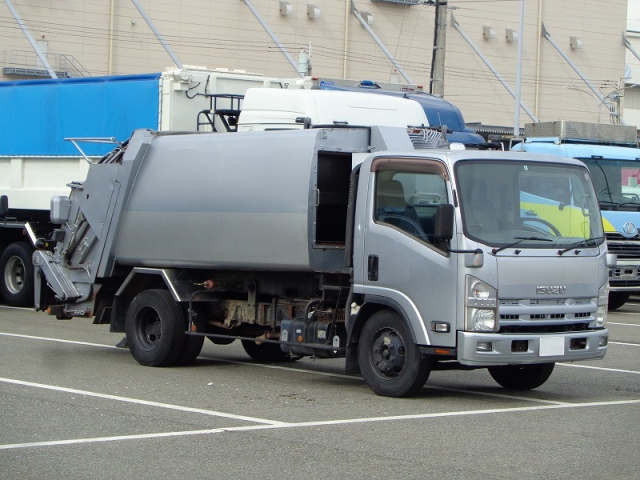 H24 いすゞ エルフ 3.5t プレス式塵芥車 7.3立米 反転装置付