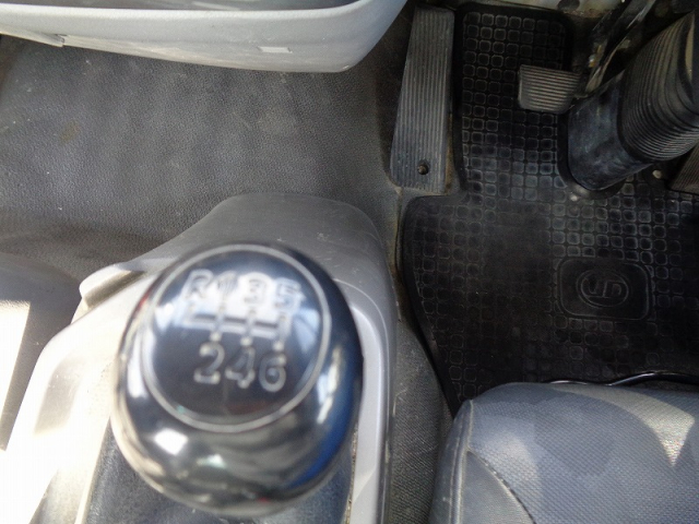 H26 UDトラックス コンドル 4t ミキサー ドラム容量3.2立米