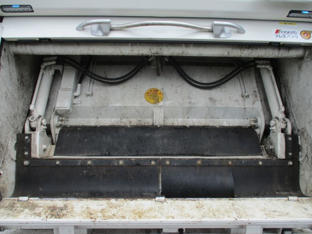 R5 日野 デュトロ 3.5tプレス式塵芥車 5.9立米