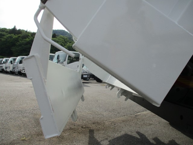 R1 いすゞ 4tダンプ 電動コボレーン付