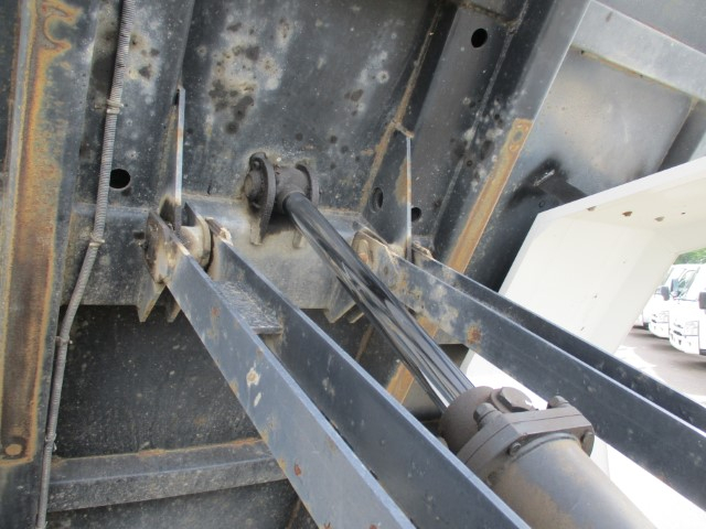 R1 いすゞ 4tダンプ 電動コボレーン付