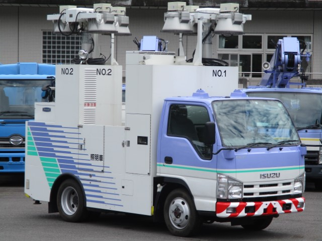 H21 いすゞエルフ 2柱式照明車