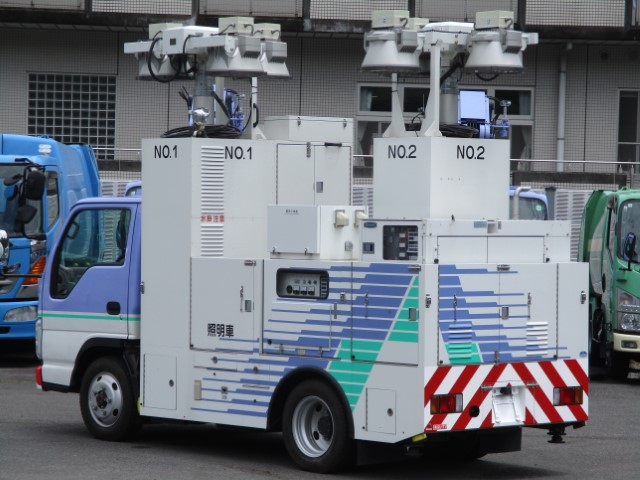 H21 いすゞエルフ 2柱式照明車