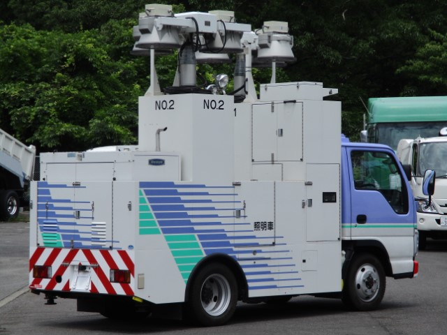 H21 いすゞエルフ 2柱式照明車