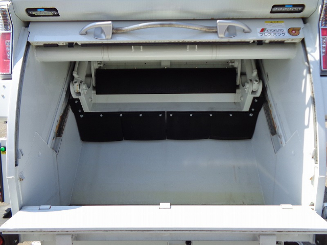 R5 三菱 キャンター 2tプレス式塵芥車4.3立米 *未使用車*