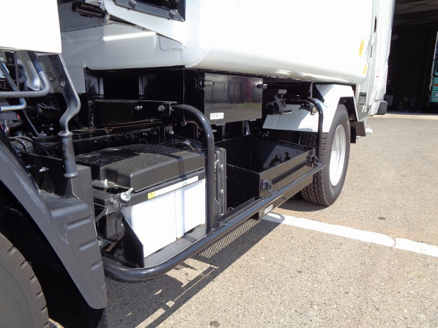 R5 三菱 キャンター 2tプレス式塵芥車4.3立米 *未使用車*