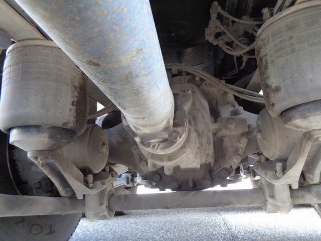 R1 UDクオン 25t粉粒体運搬車 三槽エアレーションブロー式