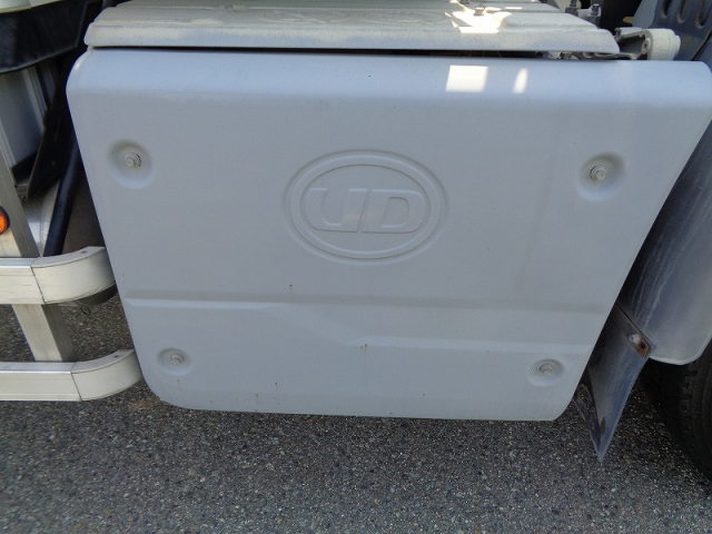 R1 UDクオン 25t粉粒体運搬車 三槽エアレーションブロー式