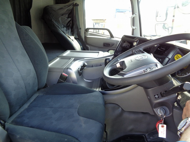 R1 UDクオン 25t粉粒体運搬車 三槽エアレーションブロー式