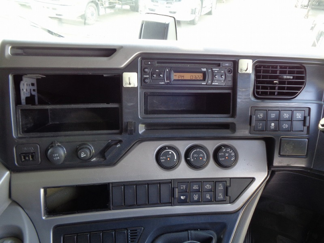 R1 UDクオン 25t粉粒体運搬車 三槽エアレーションブロー式