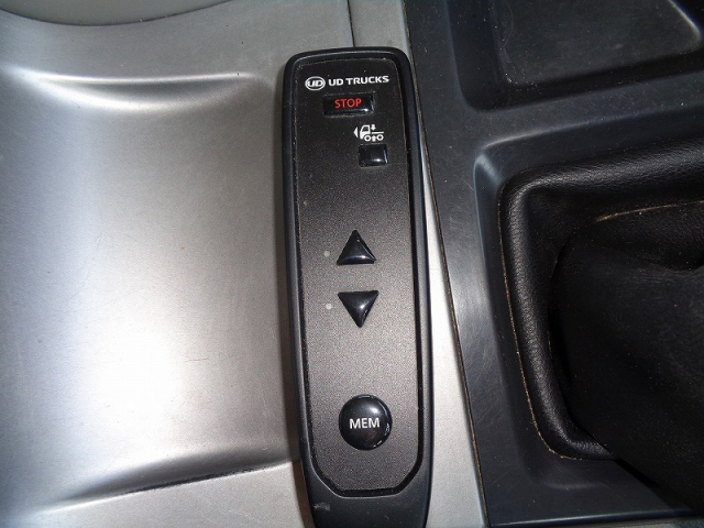 R1 UDクオン 25t粉粒体運搬車 三槽エアレーションブロー式