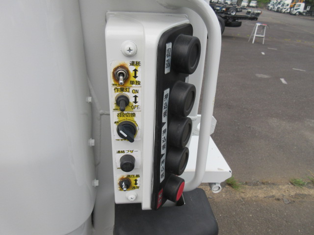 R2 UDコンドル 4tプレス式塵芥車 10.2立米 計量器付き