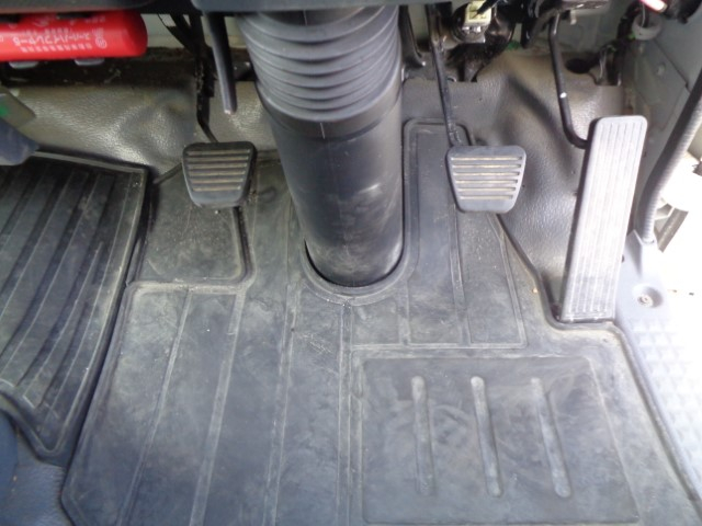 R1 いすゞエルフ 4KL散水車 独立エンジン式