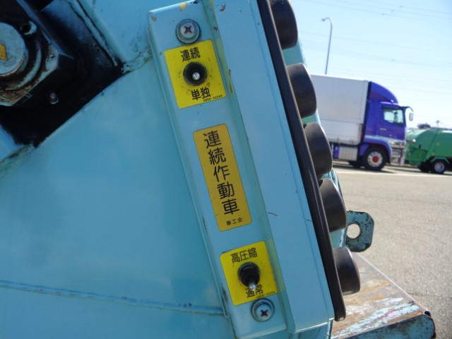 H28 いすゞフォワード 増トンプレス式塵芥車 8.2立米