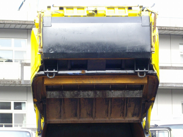 H23 いすゞ エルフ 2トンプレス式塵芥車4.2立米